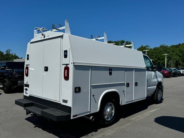 2025 Ford Econoline Cutaway E-350 SRW