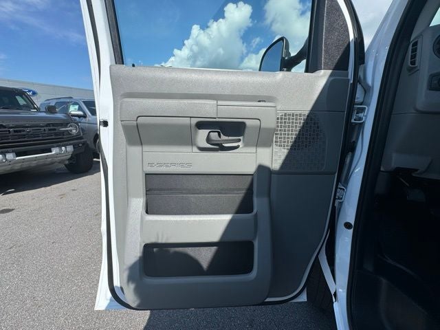 2025 Ford Econoline Cutaway E-350 SRW