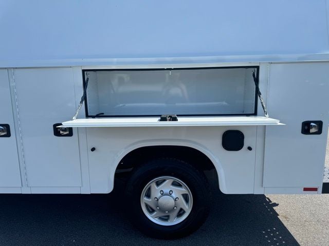 2025 Ford Econoline Cutaway E-350 SRW
