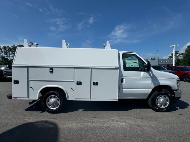 2025 Ford Econoline Cutaway E-350 SRW