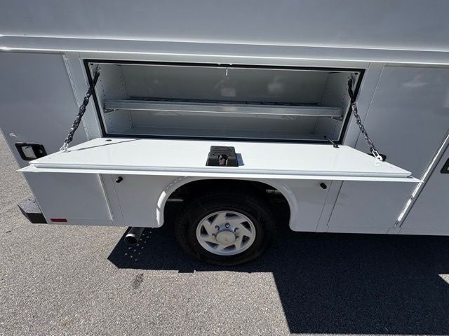 2025 Ford Econoline Cutaway E-350 SRW