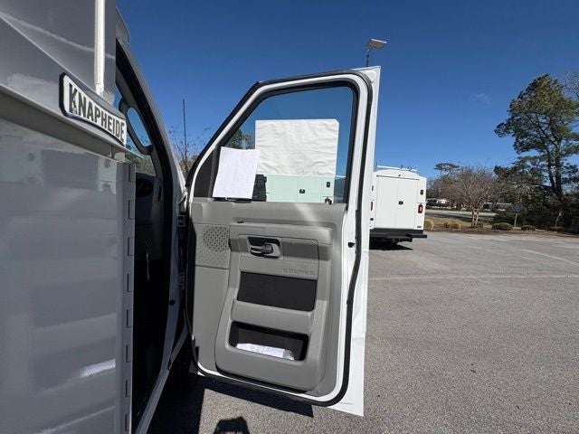 2025 Ford Econoline Cutaway E-350 SRW