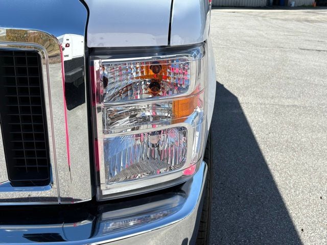 2025 Ford Econoline Cutaway E-350 SRW