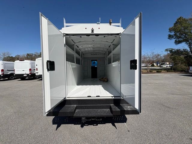 2025 Ford Econoline Cutaway E-350 SRW