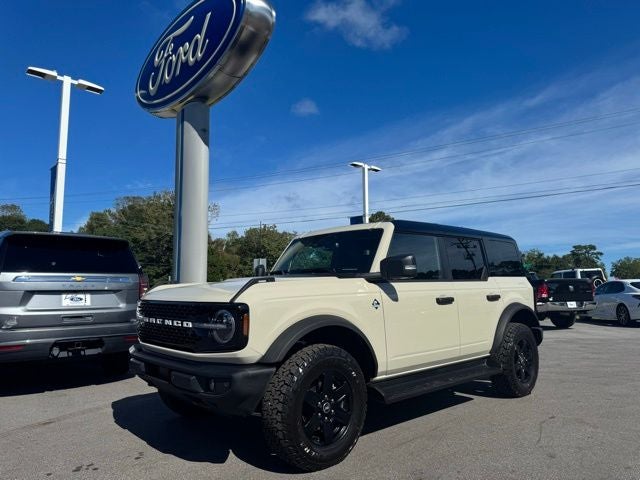 2025 Ford Bronco Outer Banks®