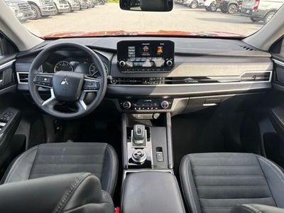 2023 Mitsubishi Outlander SE