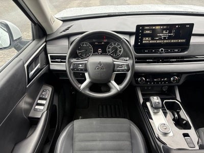 2025 Mitsubishi Outlander SE