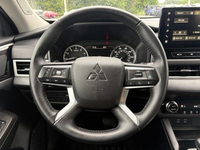 2025 Mitsubishi Outlander SE