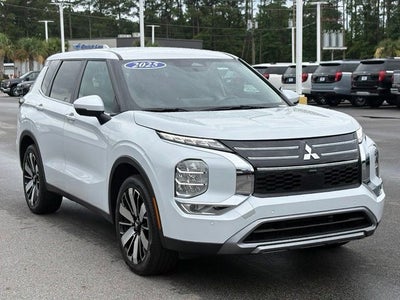 2025 Mitsubishi Outlander SE