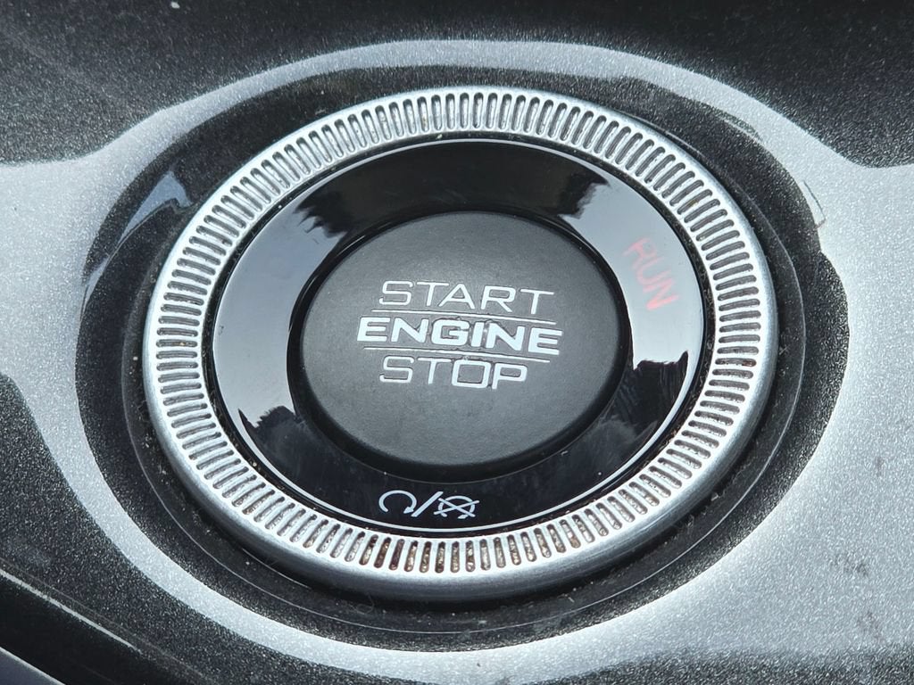 2022 Jeep Grand Cherokee L Laredo 4x2