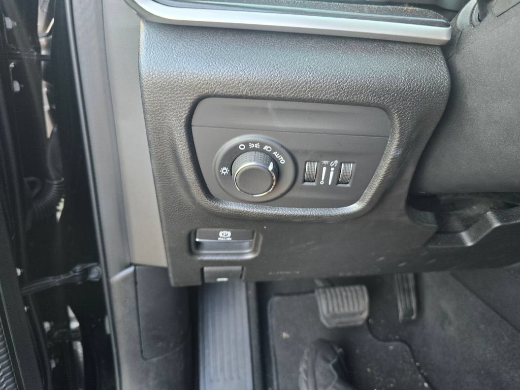 2022 Jeep Grand Cherokee L Laredo 4x2