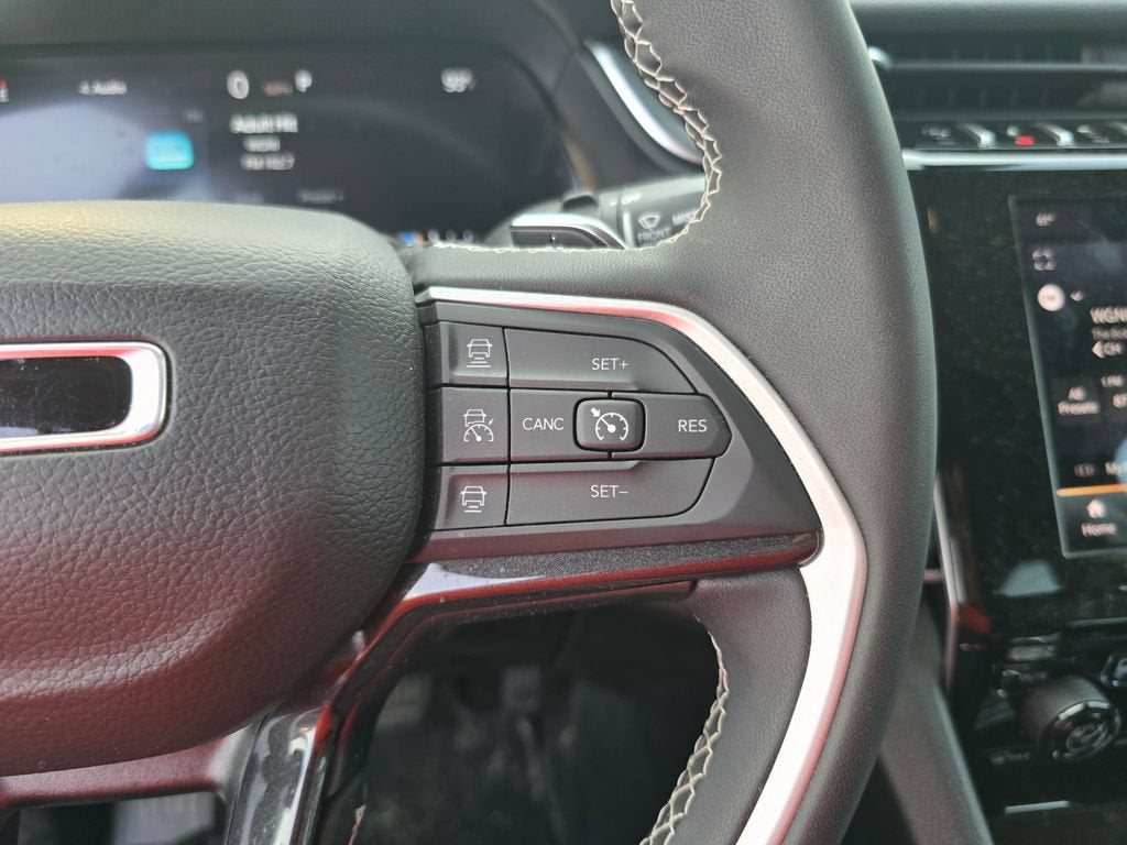 2023 Jeep Grand Cherokee L Laredo 4x4