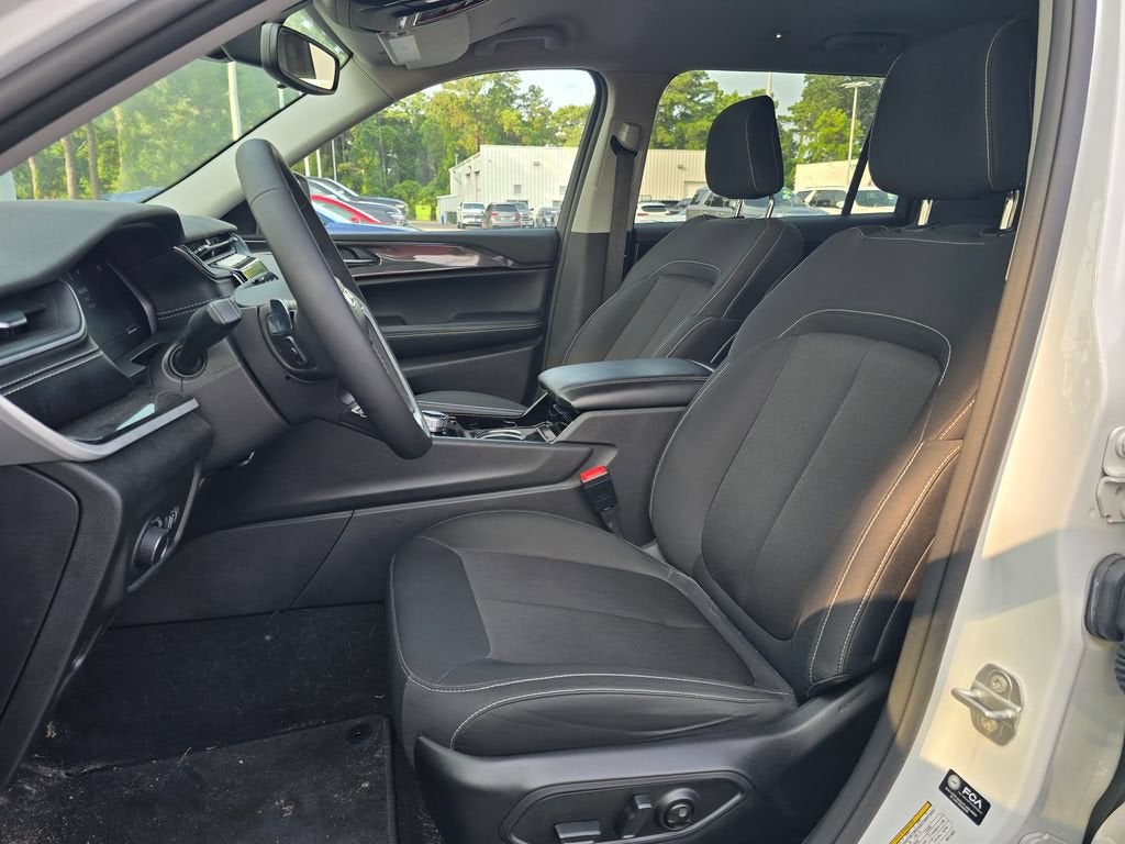 2023 Jeep Grand Cherokee L Laredo 4x4