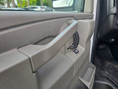 2025 Chevrolet Express Passenger 1LT