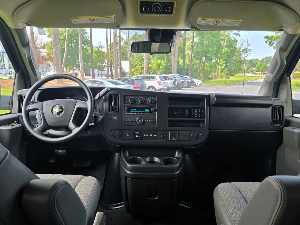 2025 Chevrolet Express Passenger 1LT