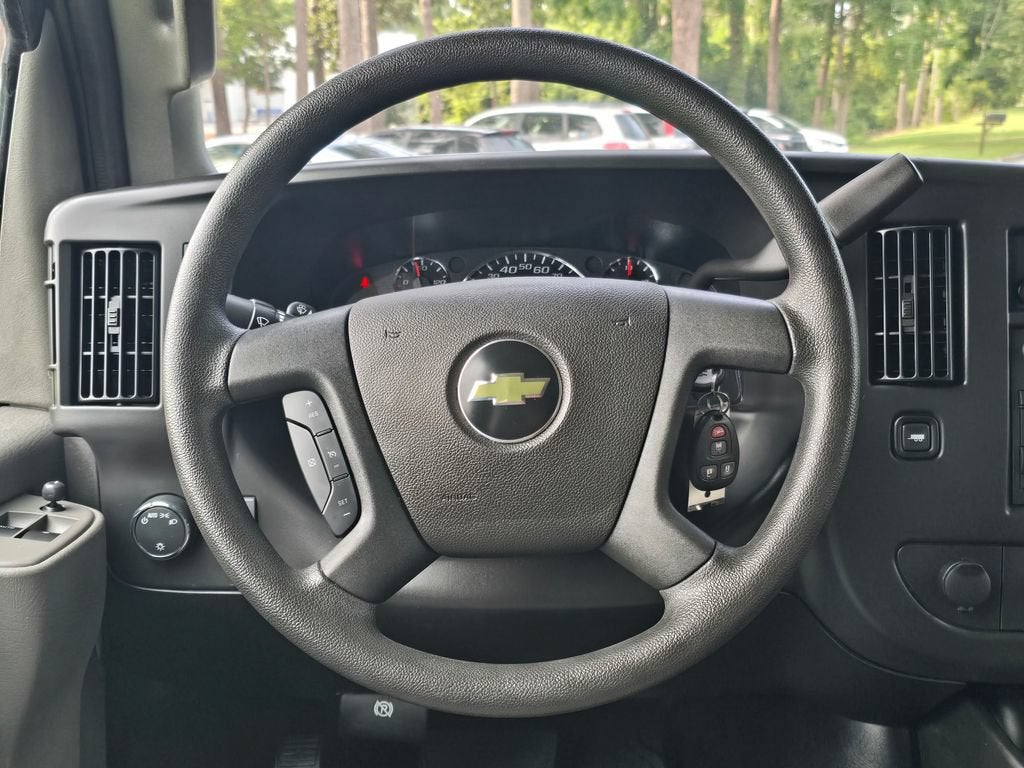 2025 Chevrolet Express Passenger 1LT
