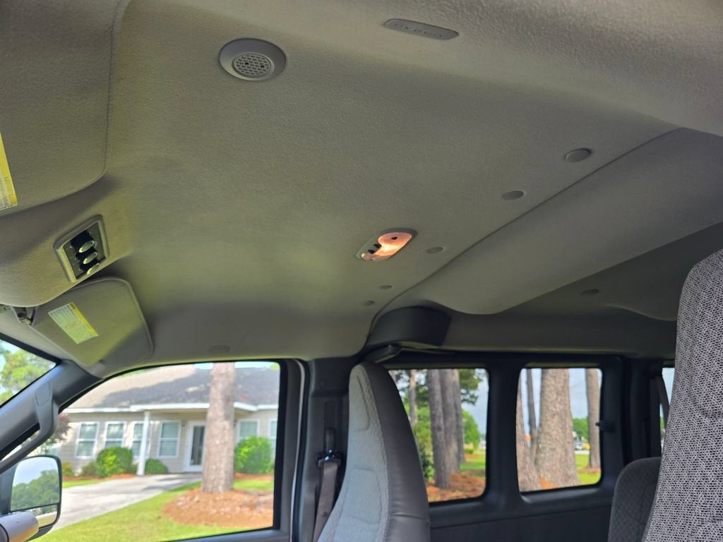 2025 Chevrolet Express Passenger 1LT
