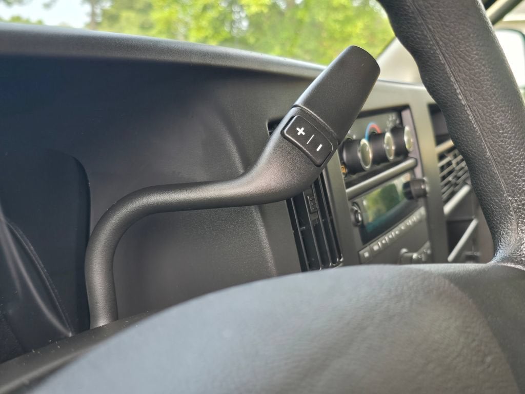 2025 Chevrolet Express Passenger 1LT
