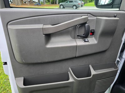 2025 Chevrolet Express Passenger 1LT