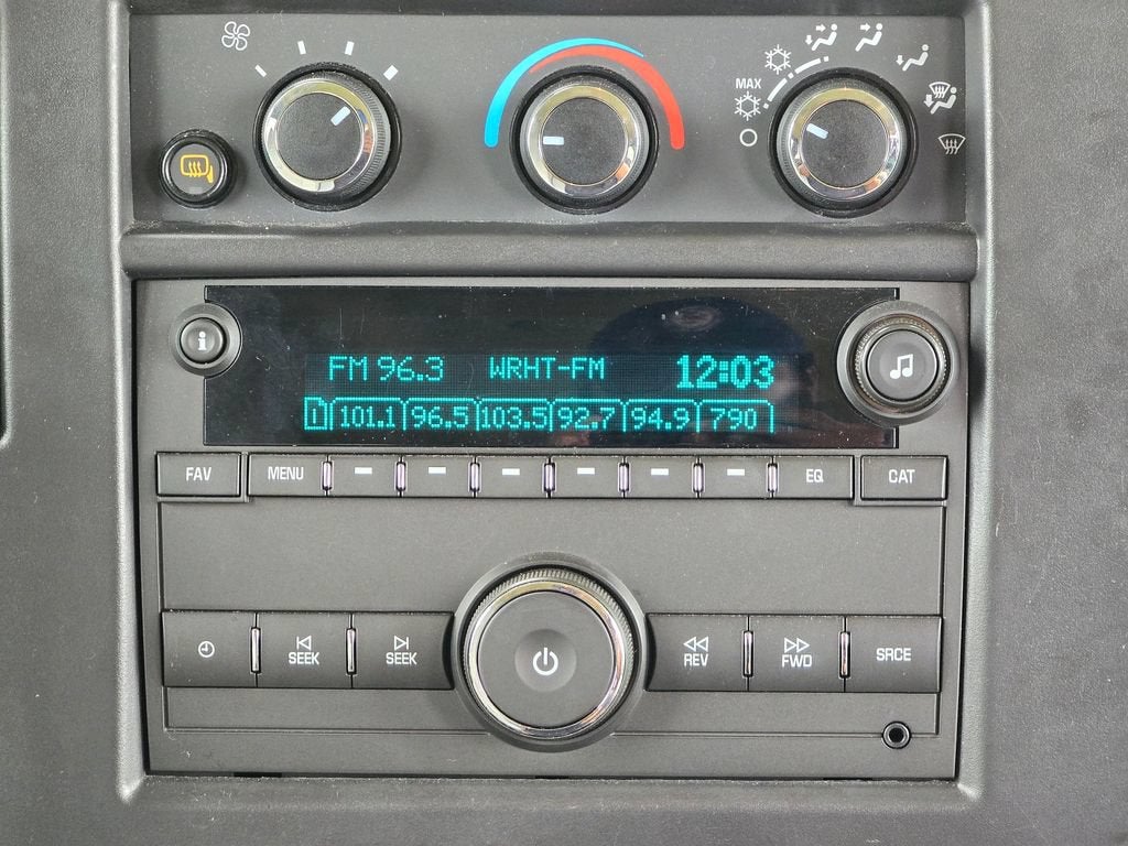 2025 Chevrolet Express Passenger 1LT