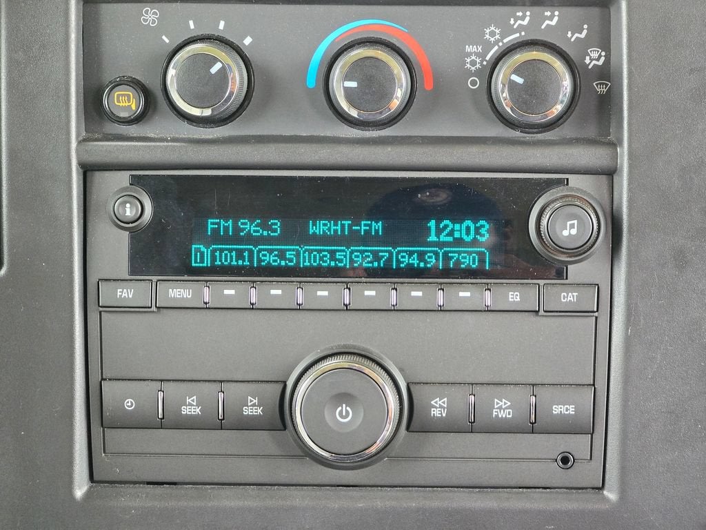 2025 Chevrolet Express Passenger 1LT