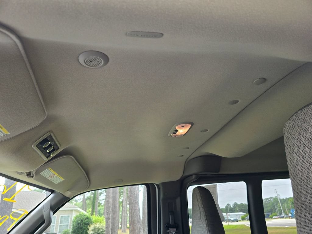 2025 Chevrolet Express Passenger 1LT