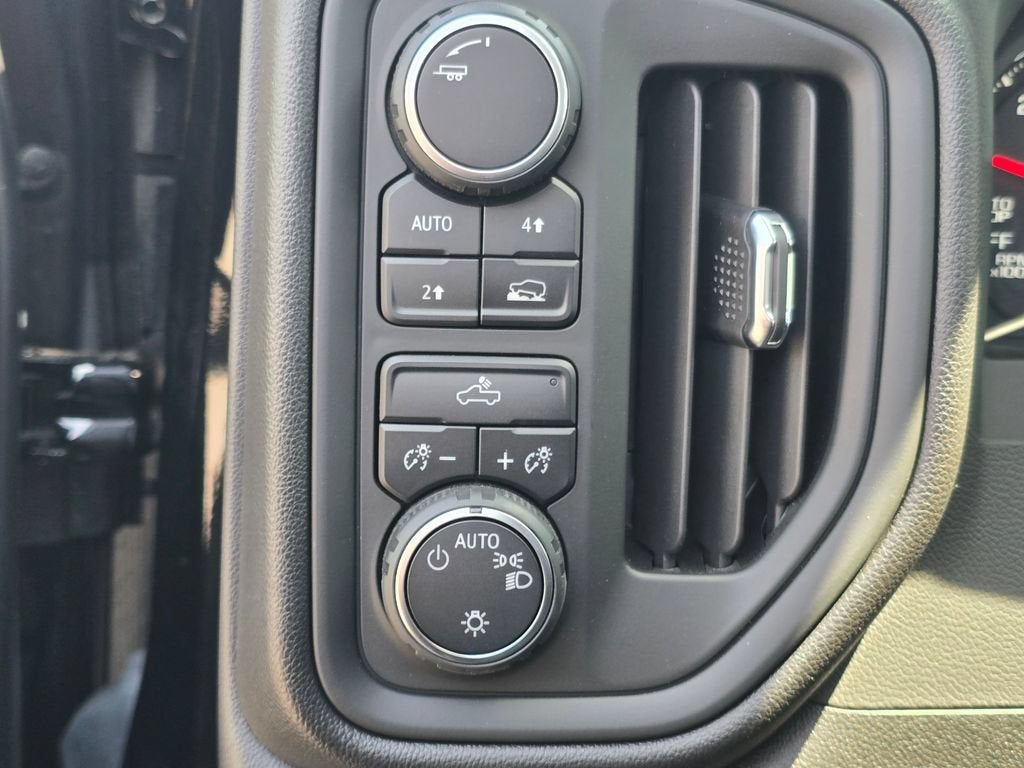 2025 Chevrolet Silverado 1500 Custom