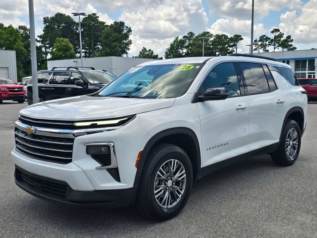 2025 Chevrolet Traverse LT