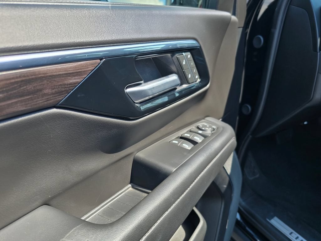 2025 Chevrolet Suburban LT