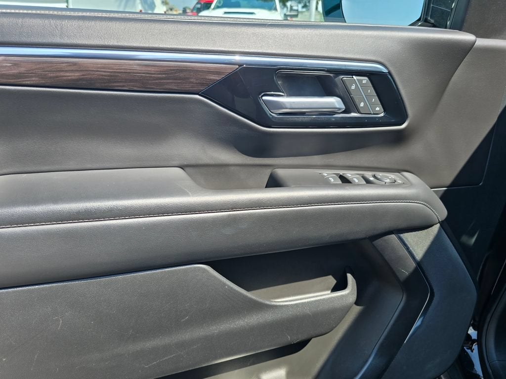 2025 Chevrolet Suburban LT