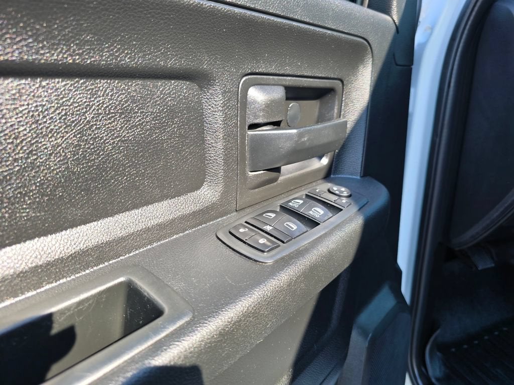 2020 RAM 1500 Classic Tradesman Crew Cab 4x2 5'7" Box
