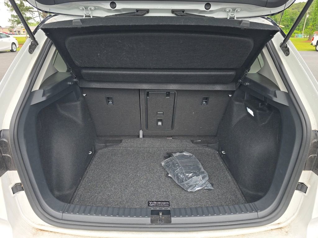 2024 Volkswagen Taos 1.5T SE Black
