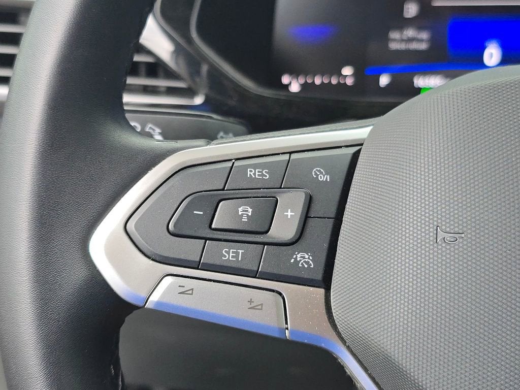 2024 Volkswagen Taos 1.5T SE Black