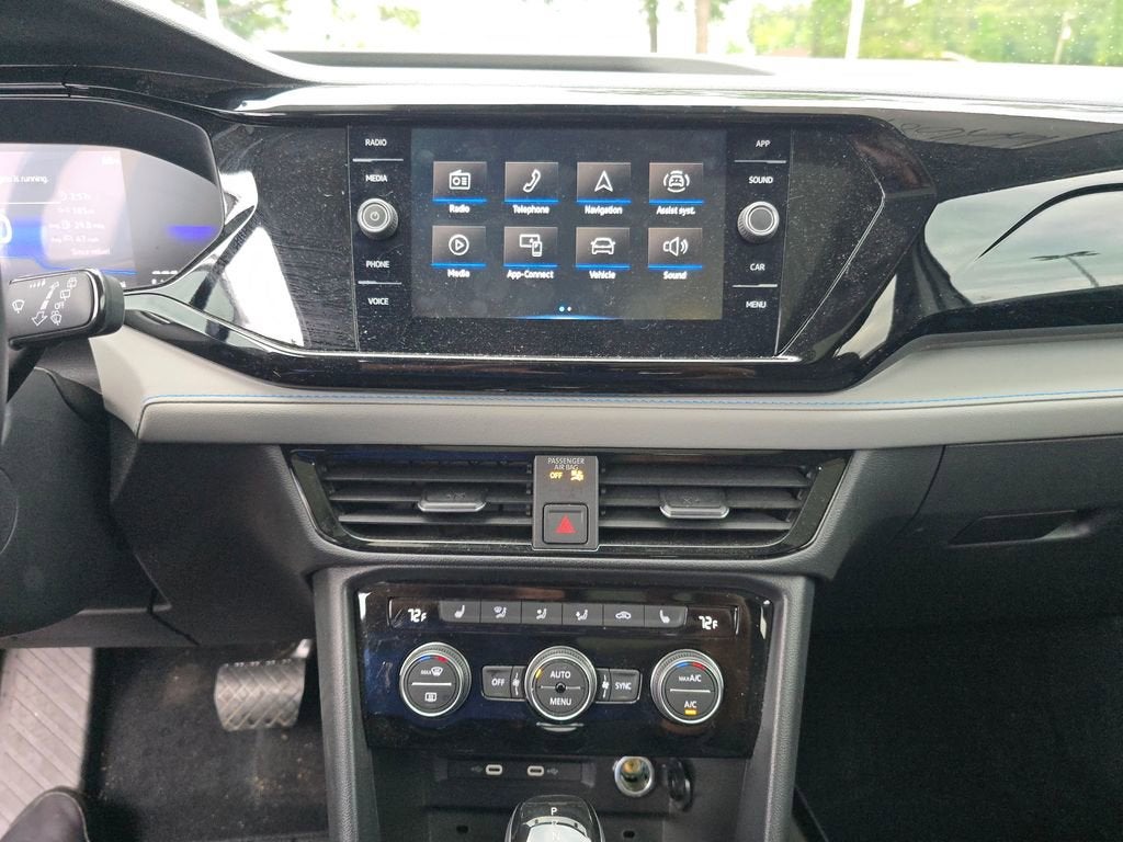 2024 Volkswagen Taos 1.5T SE Black
