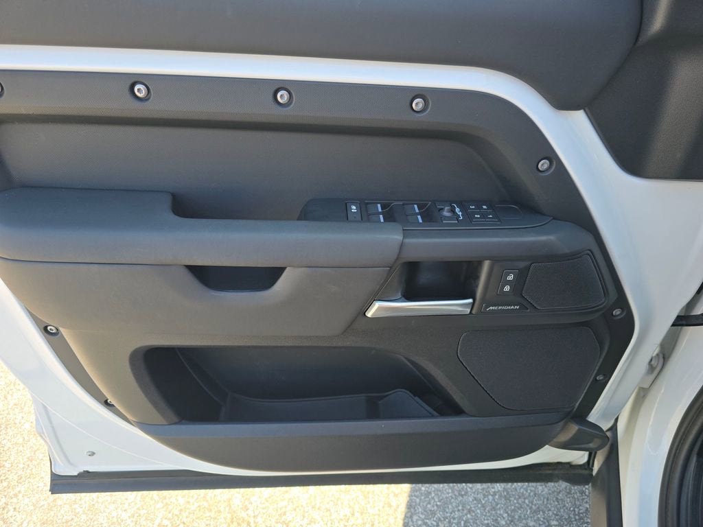 2025 Land Rover Defender S