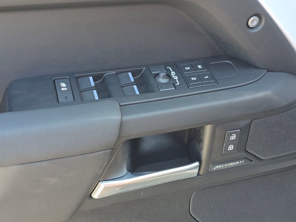 2025 Land Rover Defender S